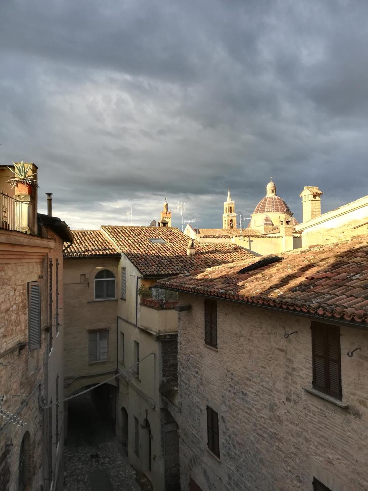 Antico Gioiello Umbro , Appartamento Con Terrazza Foligno Bagian luar foto