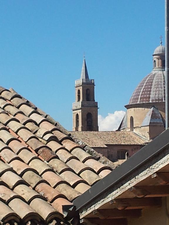 Antico Gioiello Umbro , Appartamento Con Terrazza Foligno Bagian luar foto